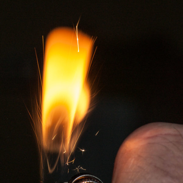 2019-02-10 - Residenzia - HolyHalla - Glücksspielchen - <br />Feuerzeug zünden