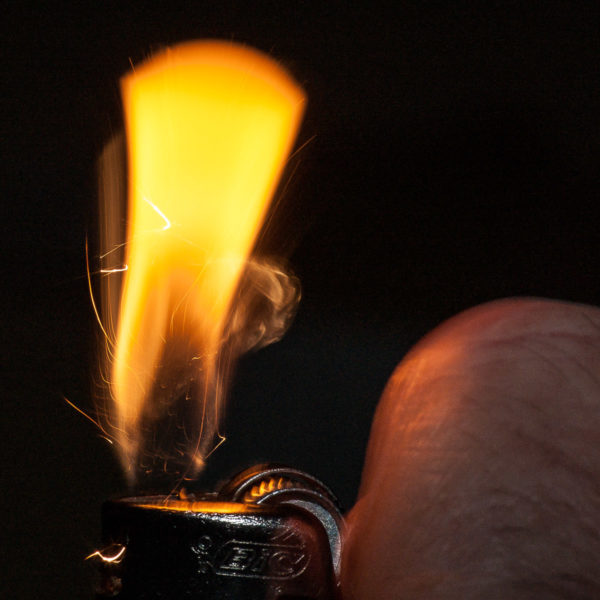 2019-02-10 - Residenzia - HolyHalla - Glücksspielchen - <br />Feuerzeug zünden