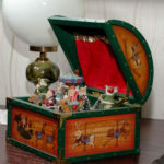 2018-12-28-Blitzlichtaufnahme-Schatulle-auf-Highboard-Kreativ-KunstLicht