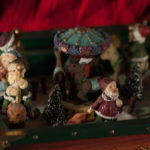 2018-12-29 - Strobo -Schatulle auf Esstisch - Blitzlichtaufnahme
